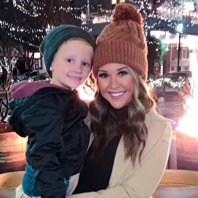 Profile Picture of MacKenzie Morris (@mackiemo) on Twitter