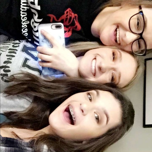 Profile Picture of Alyssa Murawski (@alyssamurawski) on Poshmark