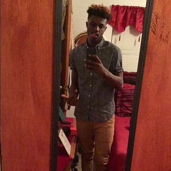 Profile Picture of Brandon Tate (@tatebrandon44) on Poshmark