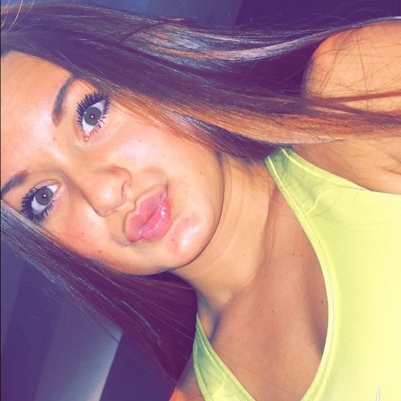 Profile Picture of Jacelynn Dank (@jacelynndank) on Poshmark