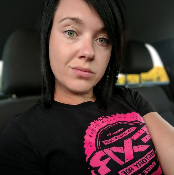 Profile Picture of Alexandra Cantin (@alexe_90) on Poshmark