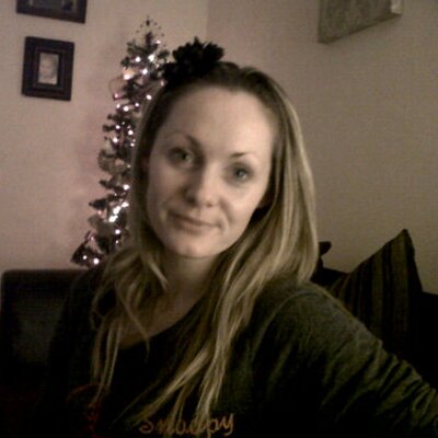 Profile Picture of Laura McCourt (@LauralvsAaron) on Twitter