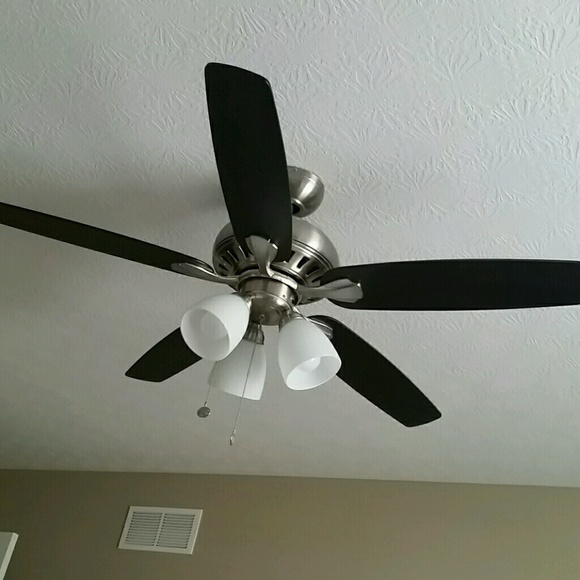 Profile Picture of Razaa Usa (@razaausa) on Poshmark