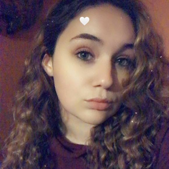 Profile Picture of Kate Owen (@kateowen443) on Poshmark