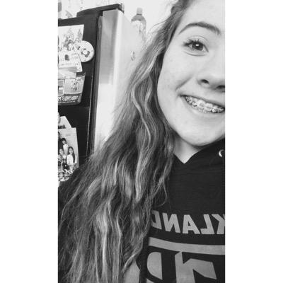 Profile Picture of Abby Lowe (@abbylowe2002) on Twitter