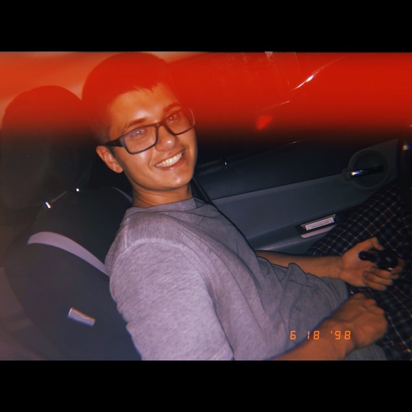 Profile Picture of Garrett Oesch (@goesch) on Poshmark