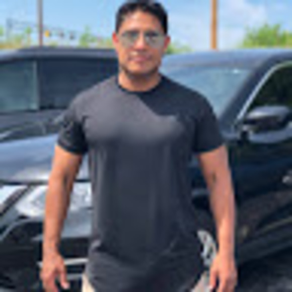 Profile Picture of Jeffrey Murphy (@jeffreymurph927) on Poshmark