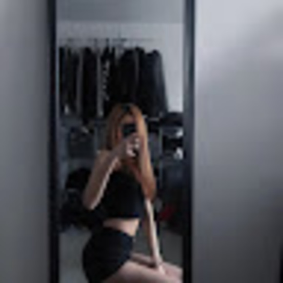 Profile Picture of Olivia Loo (@olivialoo12404) on Poshmark