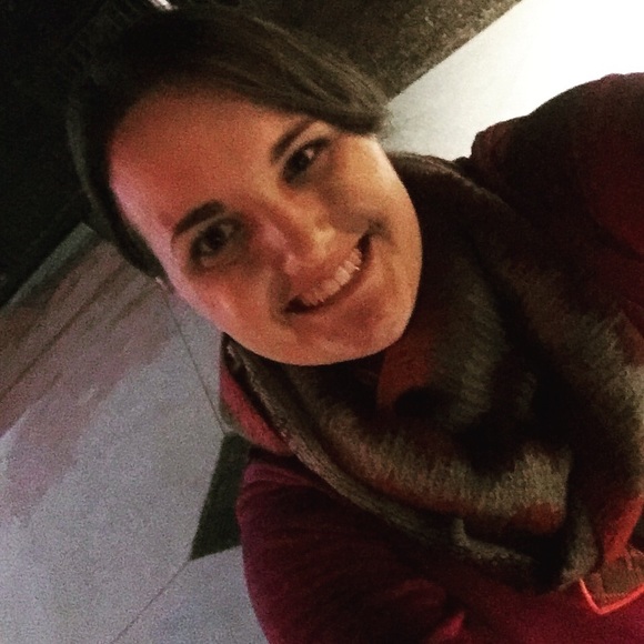 Profile Picture of Samantha Pennell (@samantha780) on Poshmark