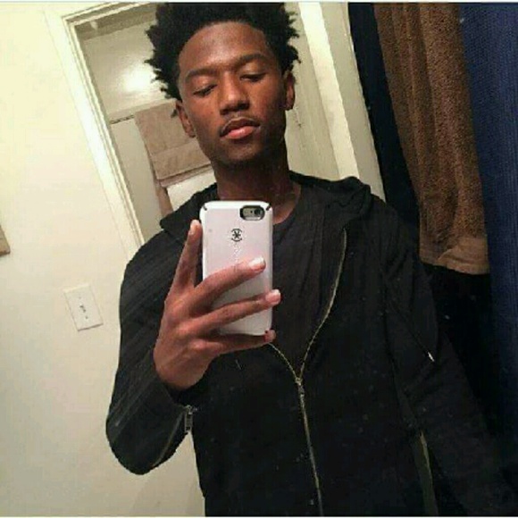 Mario Collins - Poshmark Profile Picture of Mario Collins (@mariojr16) on Poshmark