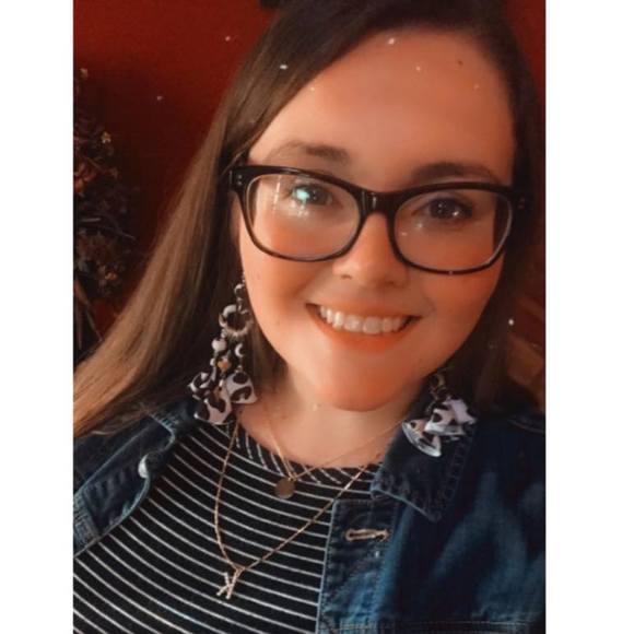 Profile Picture of Kayla Thacker (@kayla_renee734) on Poshmark
