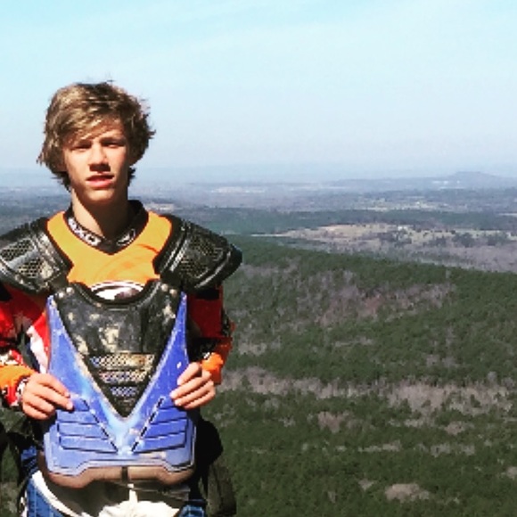 Profile Picture of Carson Harris (@carsonsharris) on Poshmark