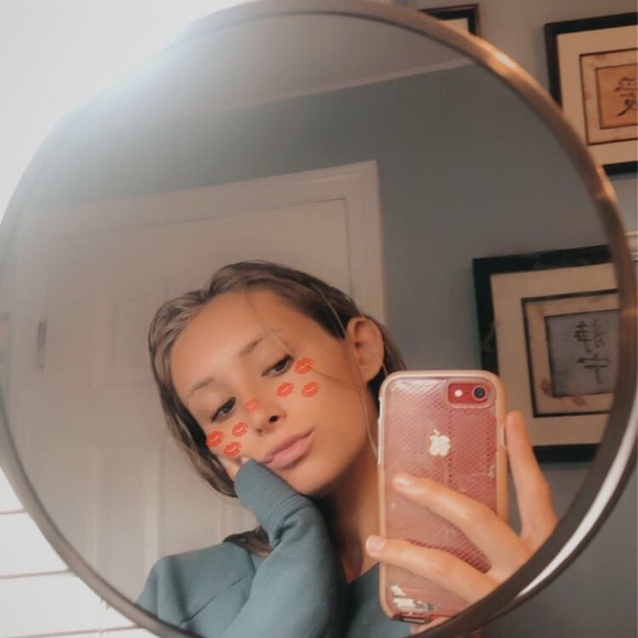 Profile Picture of Danielle Hermansen (@dhermansen) on Poshmark