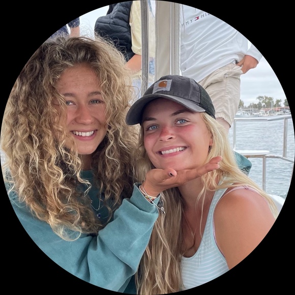 Profile Picture of Reilly Chabino (@rchabino10) on Poshmark