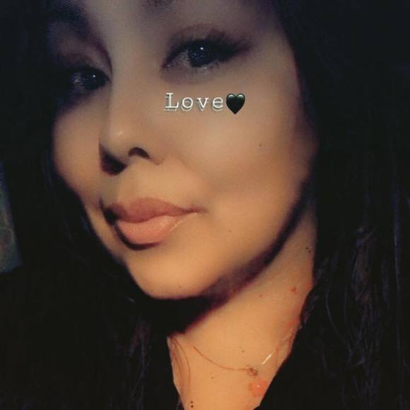 Profile Picture of Leonor Rodriguez (@l1lo) on Poshmark