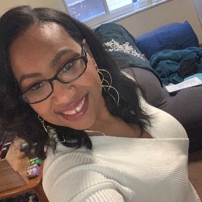 Profile Picture of Robin Simmons (@@MsRobinLove) on Twitter