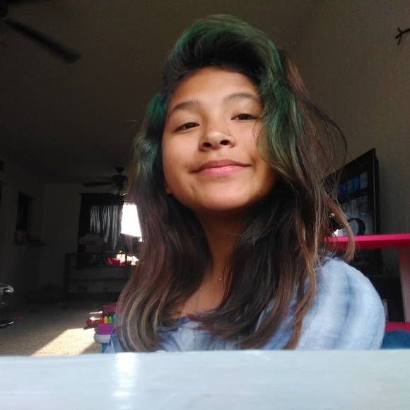 Profile Picture of Tabetha Lane (@iconic_tabby) on Poshmark