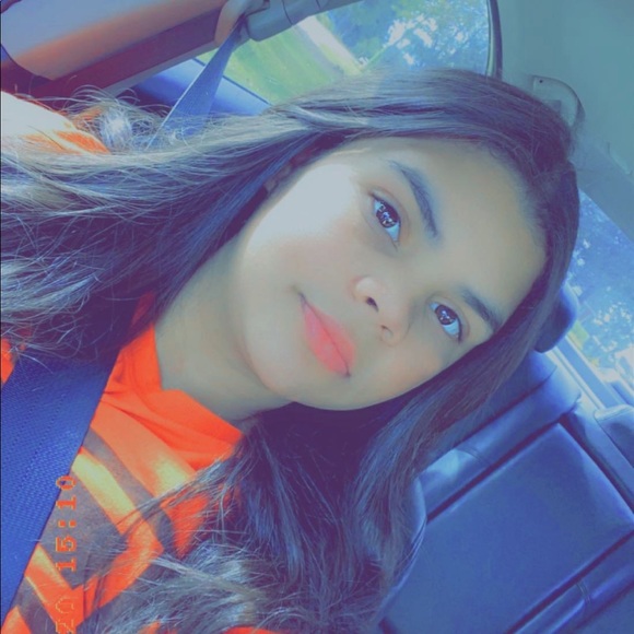 Profile Picture of Taylor Demery (@taylor_demery) on Poshmark