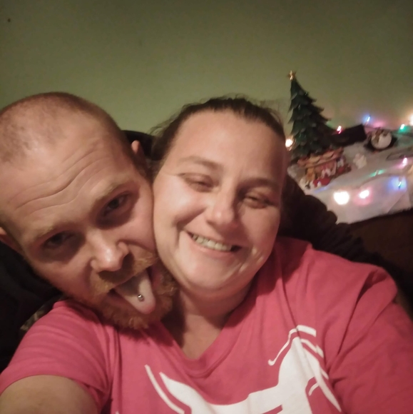 Profile Picture of Jennifer Fickies (@jenniferf2001) on Poshmark