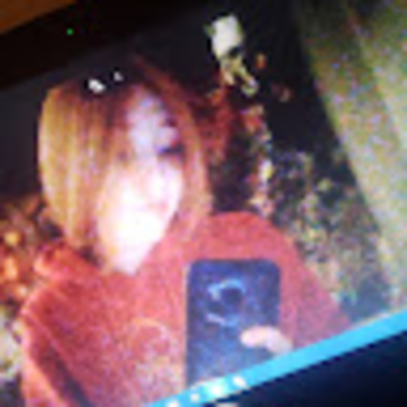Profile Picture of Stephanie Sendra (@stephqnie) on Poshmark