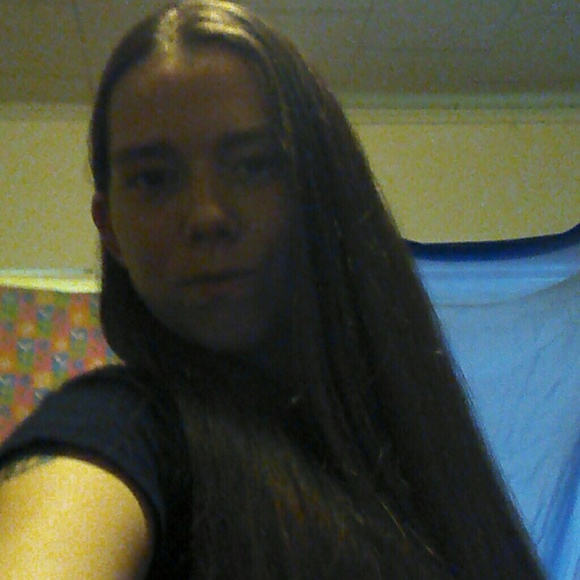 Profile Picture of Danielle Kusek (@daniellekusek) on Poshmark