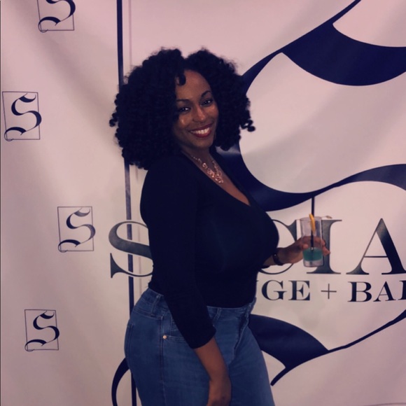 Profile Picture of Giana Igwike (@tarrius504) on Poshmark