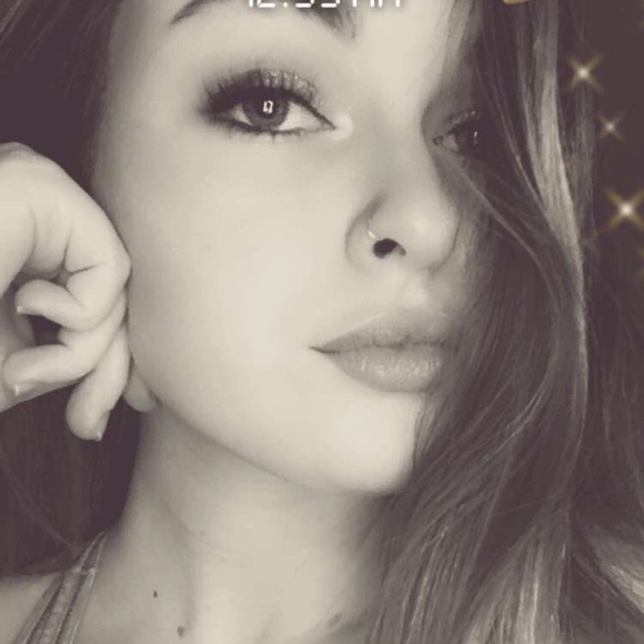 Profile Picture of Cora Krupicka (@cora1026) on Poshmark