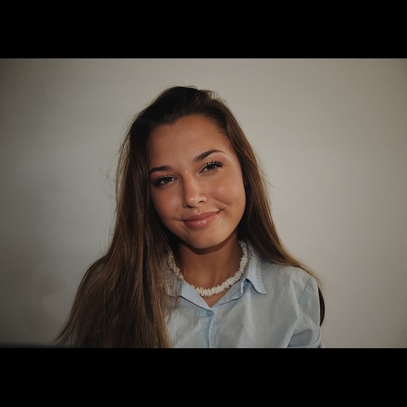 Profile Picture of Jessica Verrone (@jessicaverrone) on Poshmark