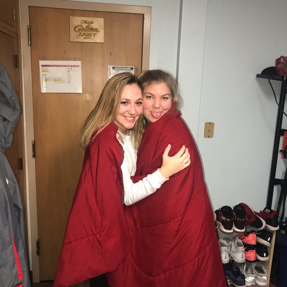 Profile Picture of Cheslee Mcdermond (@chesleem5678) on Poshmark