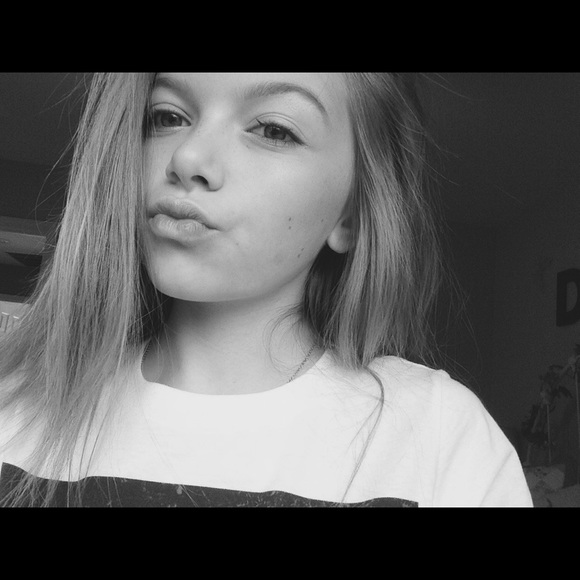 Profile Picture of Emma Keith (@fanci__emma) on Poshmark