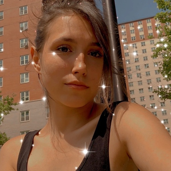 Profile Picture of Emmy Popkov (@popkovemmy1900) on Poshmark