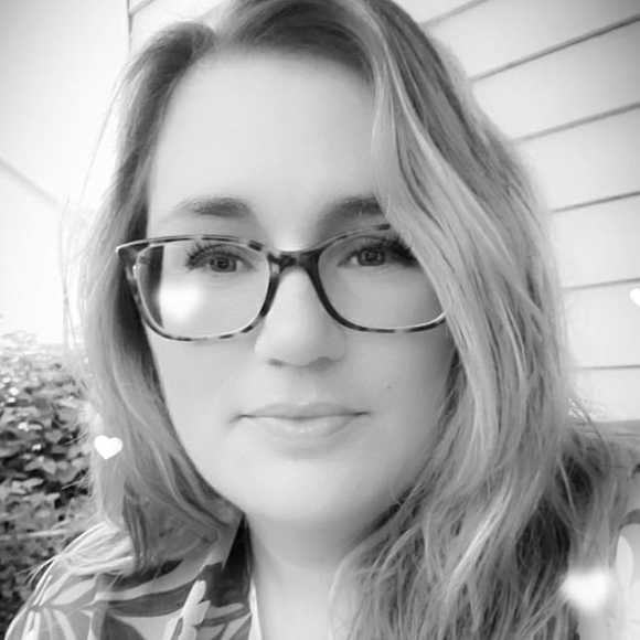 Profile Picture of Janet Murphy (@janyoung_9) on Poshmark