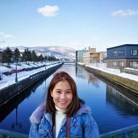 Profile Picture of Xue wei Loh (@xueweiloh96) on Poshmark