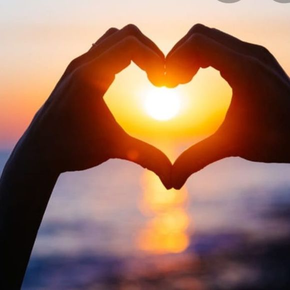 Profile Picture of Erp Araya (@ramipaucar) on Poshmark