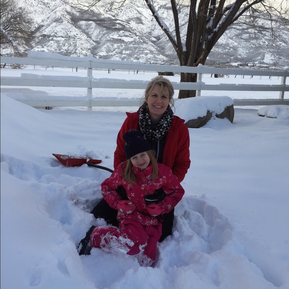 Profile Picture of Elaine Tadehara (@elainejwa) on Poshmark