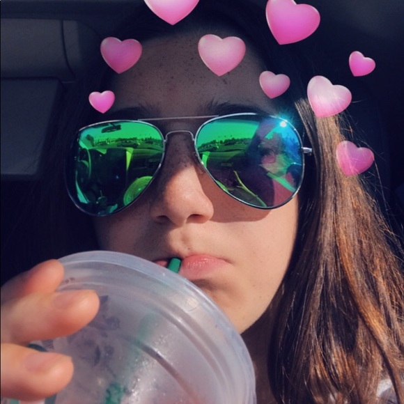 Profile Picture of Julia Shipman (@juliashipmann) on Poshmark