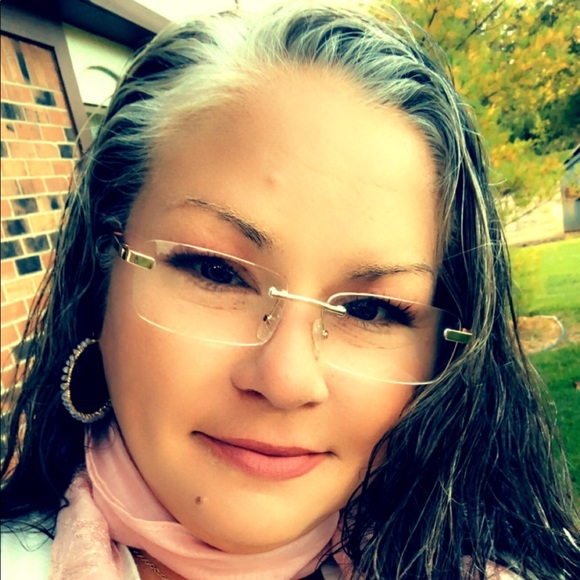 Profile Picture of Sasha Freeman (@sashamariefree) on Poshmark