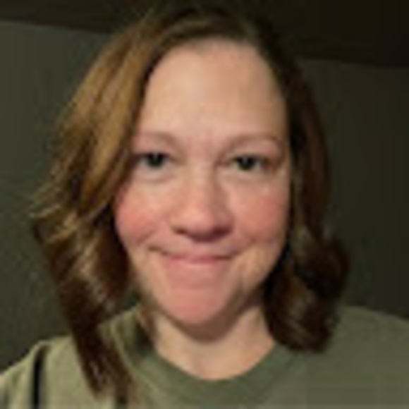 Profile Picture of Michelle Albertson (@michellealbe340) on Poshmark