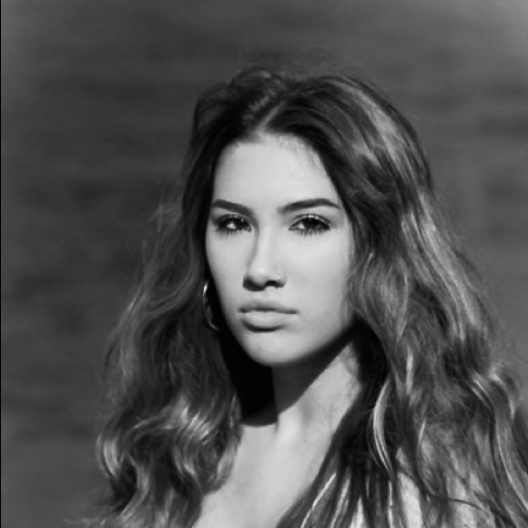 Profile Picture of Annmarie Bruzinski (@abruzinski) on Poshmark