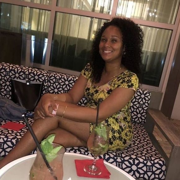 Deedee Archibald - Poshmark Profile Picture of Deedee Archibald (@deedeeyvonne1) on Poshmark