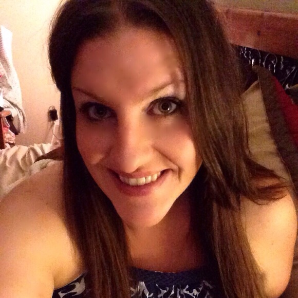 Profile Picture of Amber Wehner (@amberwehner) on Poshmark