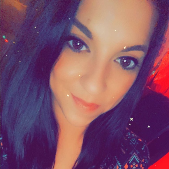Profile Picture of Jessica Sakowski (@sakowski03) on Poshmark