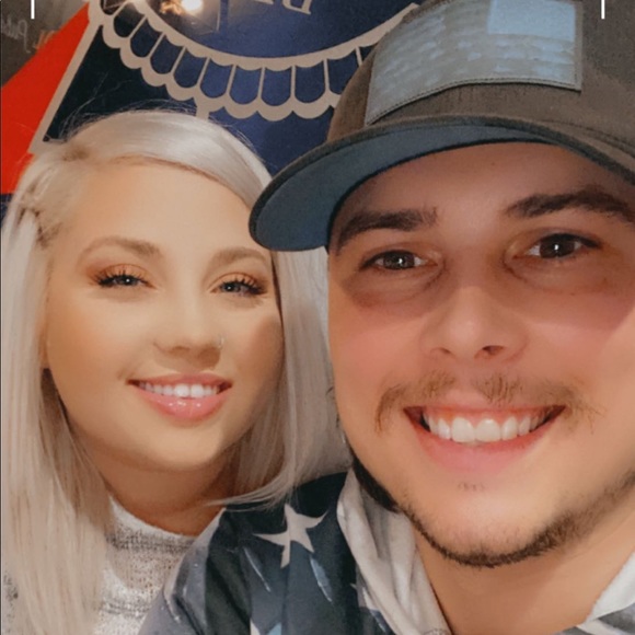 Profile Picture of Taylor Vincent (@tcheyennev13) on Poshmark