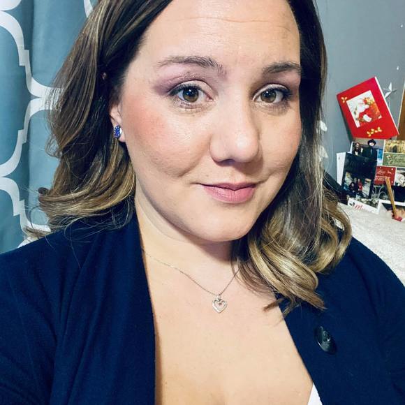 Profile Picture of Erika Ray (@eray0210) on Poshmark