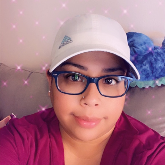 Profile Picture of Alma Chilin (@alma_chilin) on Poshmark