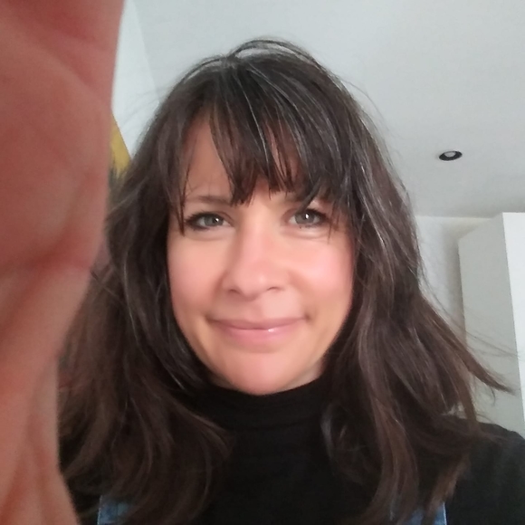 Profile Picture of Mary Auchterlonie (@mauchterlonie) on Poshmark