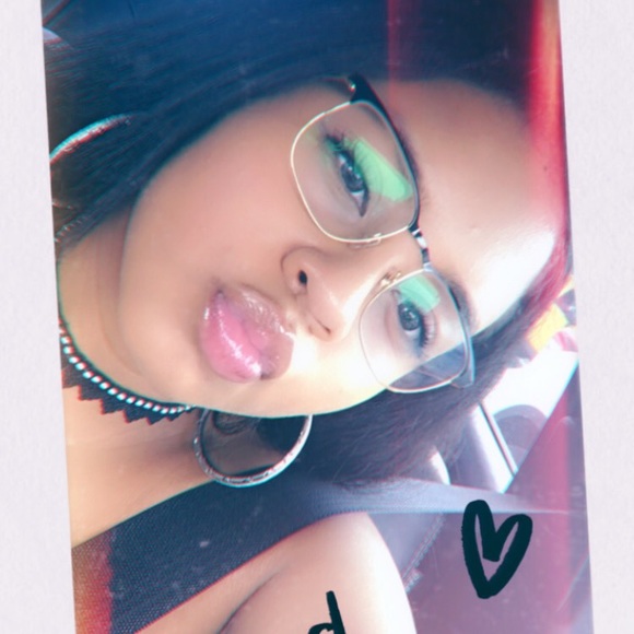 Profile Picture of Arielle Alarcon (@ariellealarcon) on Poshmark