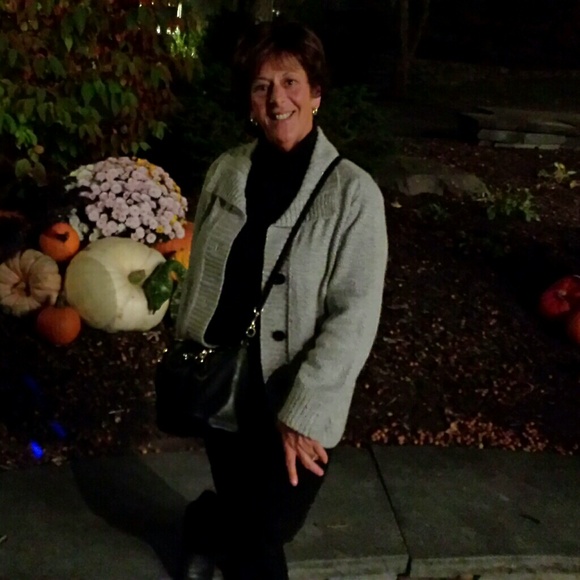 Profile Picture of Cindy Riggle (@ccole50) on Poshmark