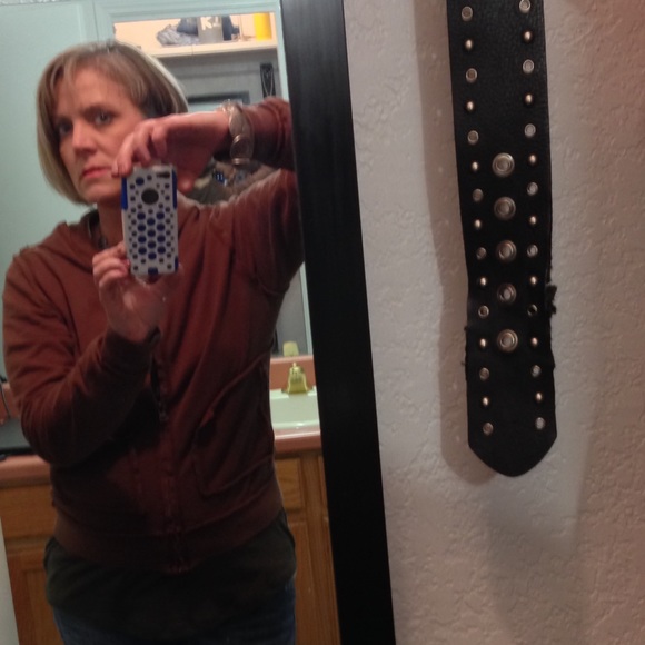 Profile Picture of Stephanie Thomas (@harveysmomrocks) on Poshmark