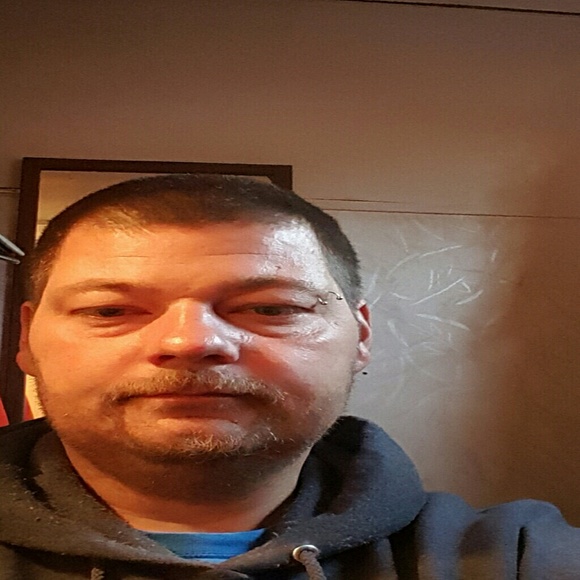 Profile Picture of Benjamin Harris (@benh2903) on Poshmark